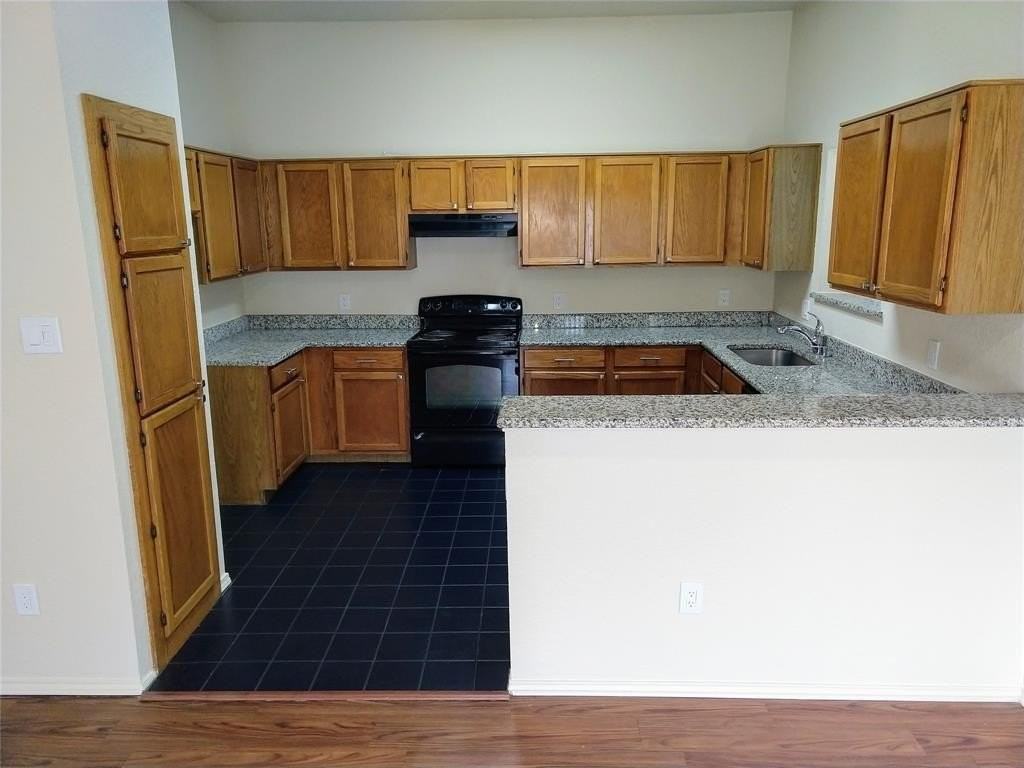 5704 Congressional Dr - Photo 5 of 19