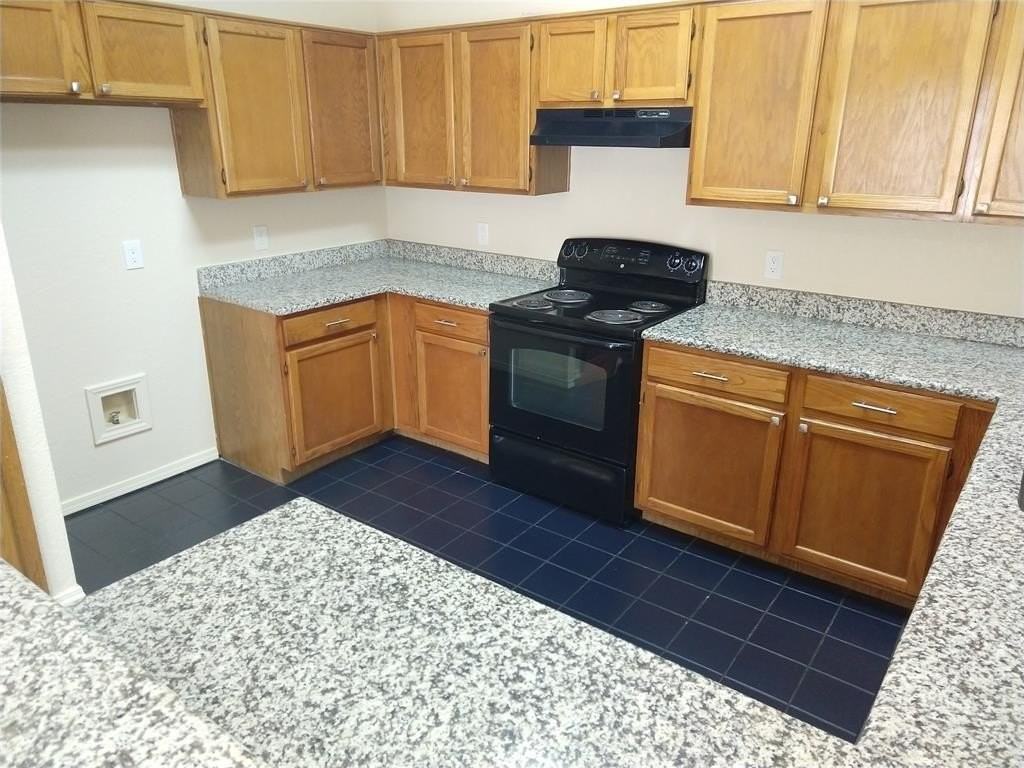 5704 Congressional Dr - Photo 7 of 19