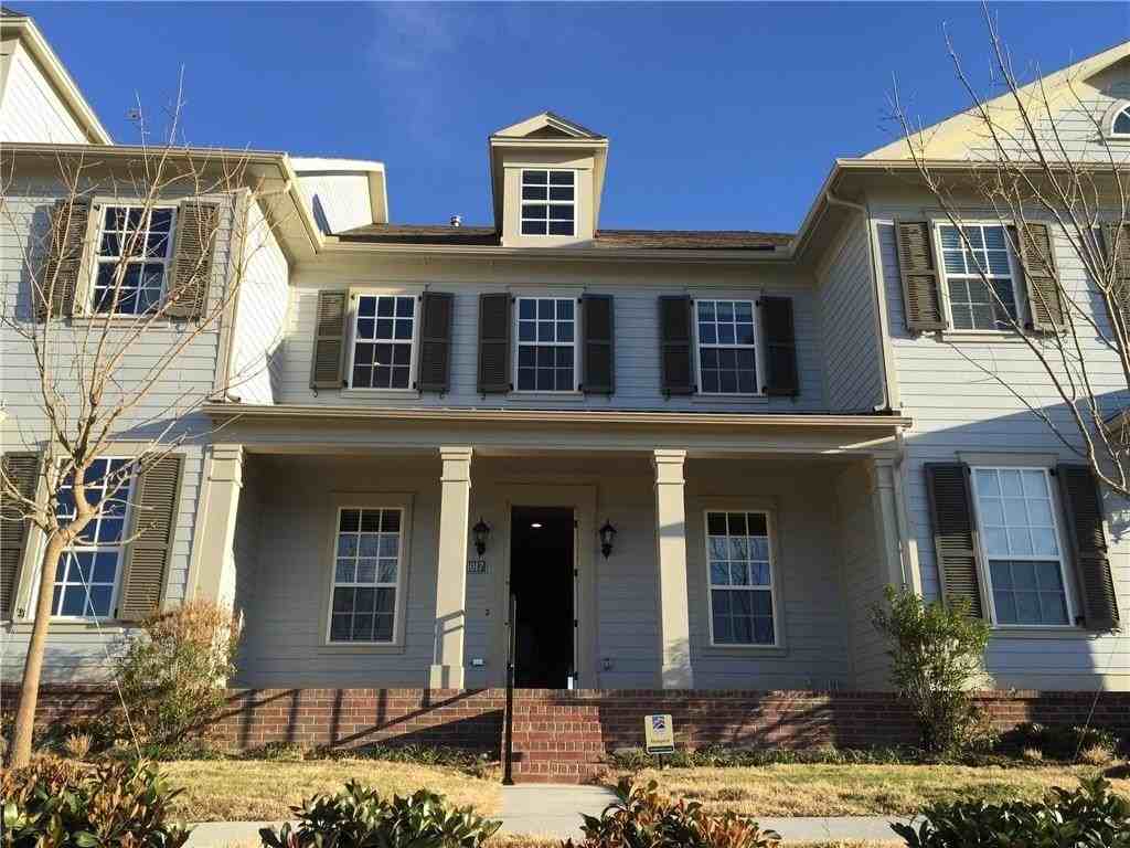 1017 Water St - Photo 2 of 21