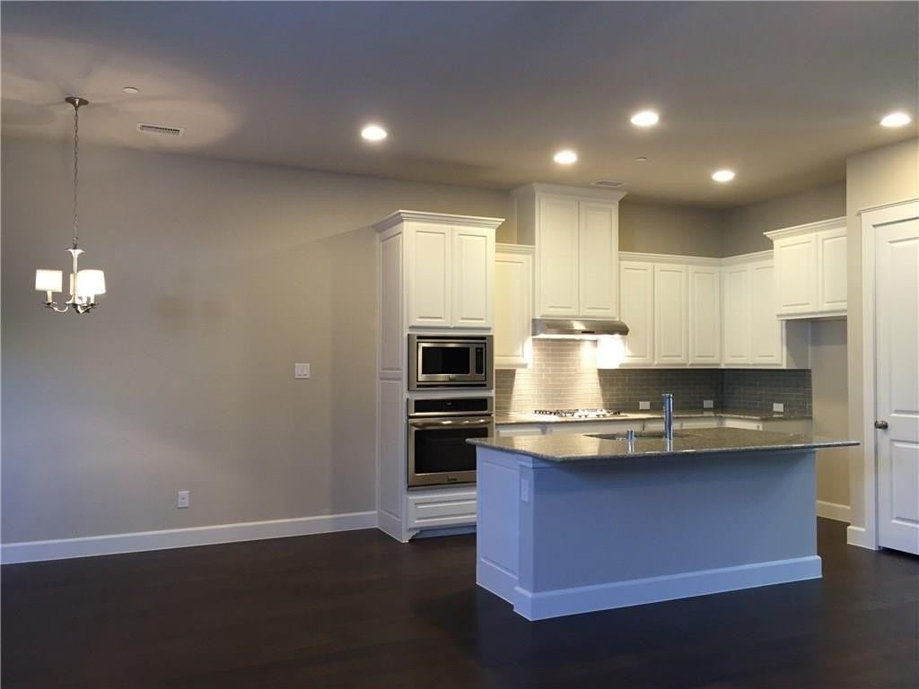 1017 Water St - Photo 5 of 21