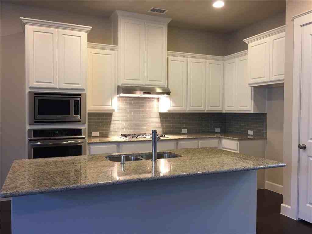 1017 Water St - Photo 6 of 21