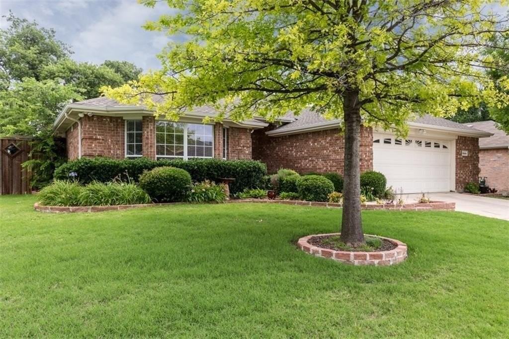 15644 Western Trl - Photo 2 of 36