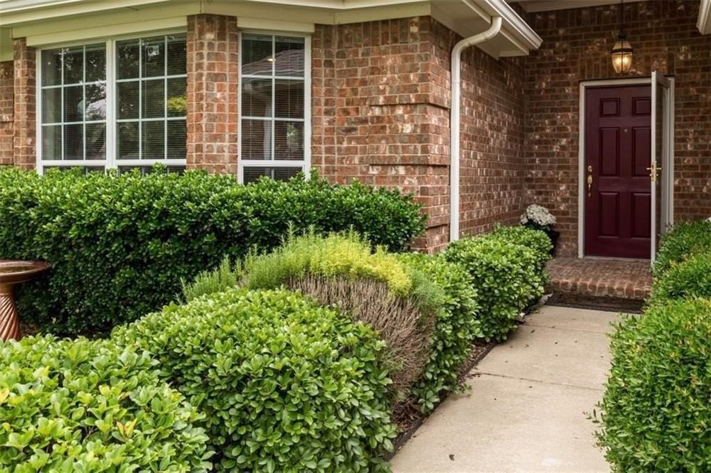 15644 Western Trl - Photo 4 of 36