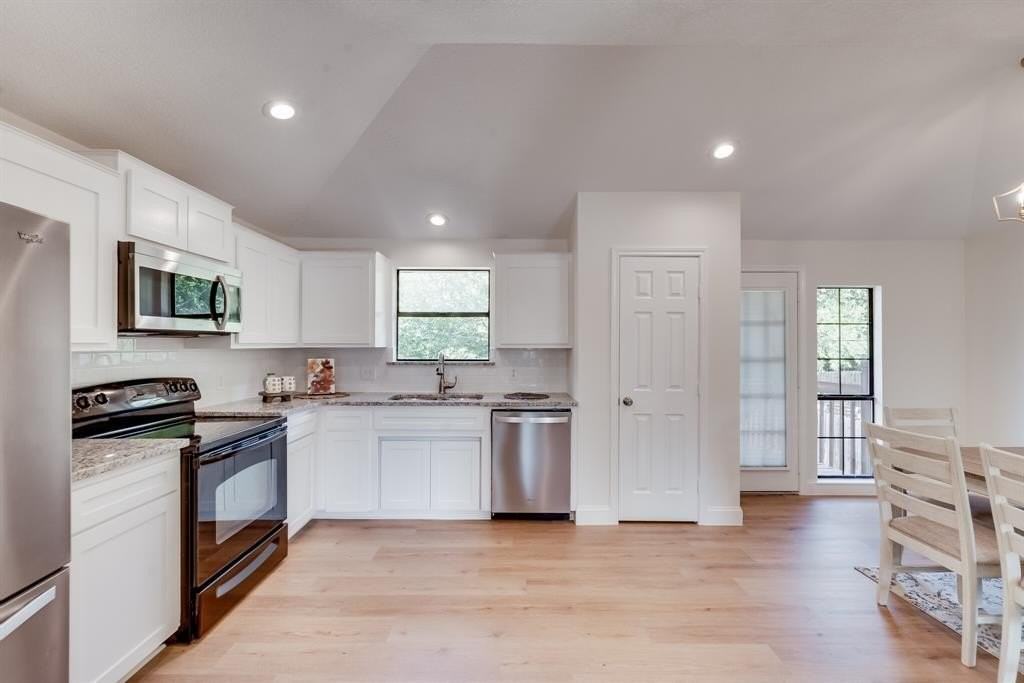 917 Shannon Creek Dr - Photo 3 of 34