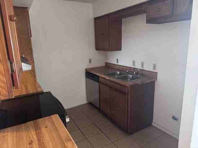 1435 26th St Ne #1435 - Photo 4 of 13