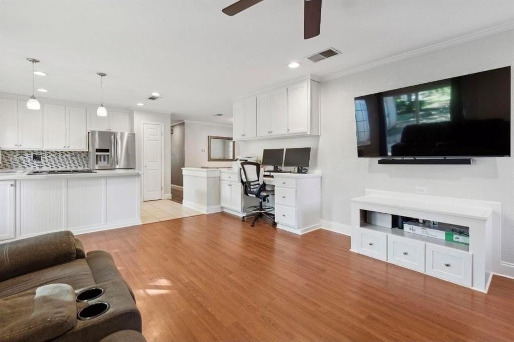 409 Wallace Dr - Photo 2 of 9