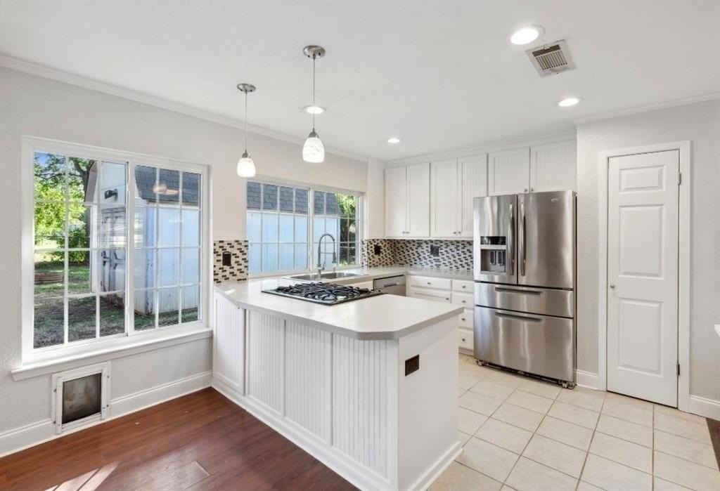 409 Wallace Dr - Photo 3 of 9