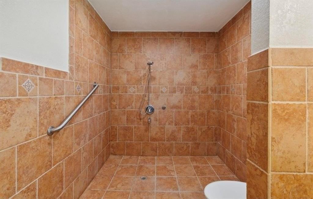 409 Wallace Dr - Photo 6 of 9