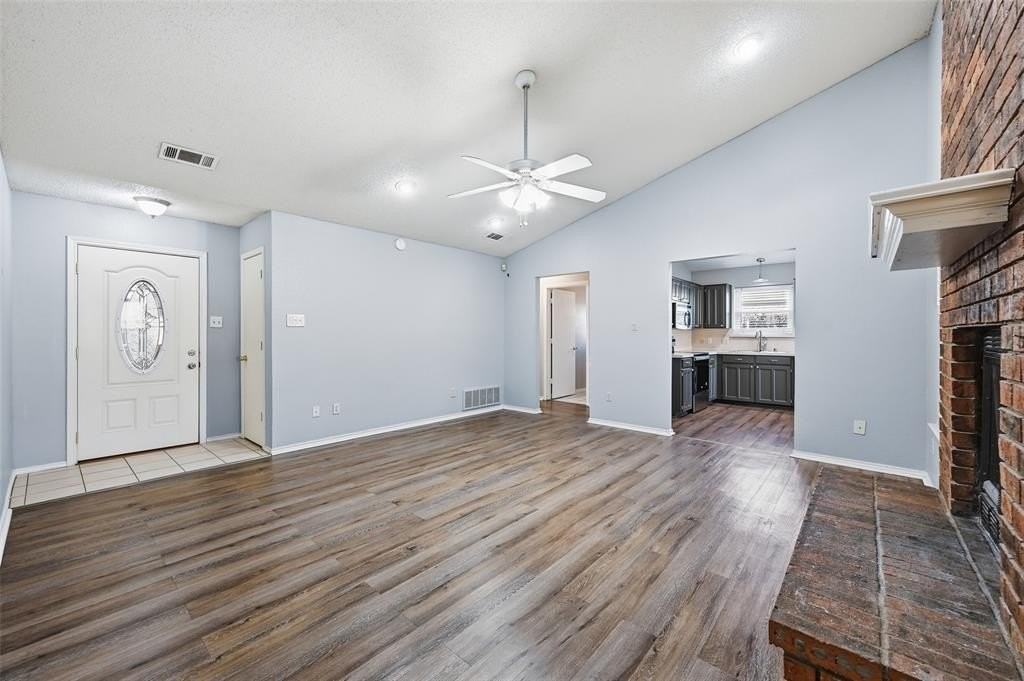 6421 Fairview Dr - Photo 3 of 20