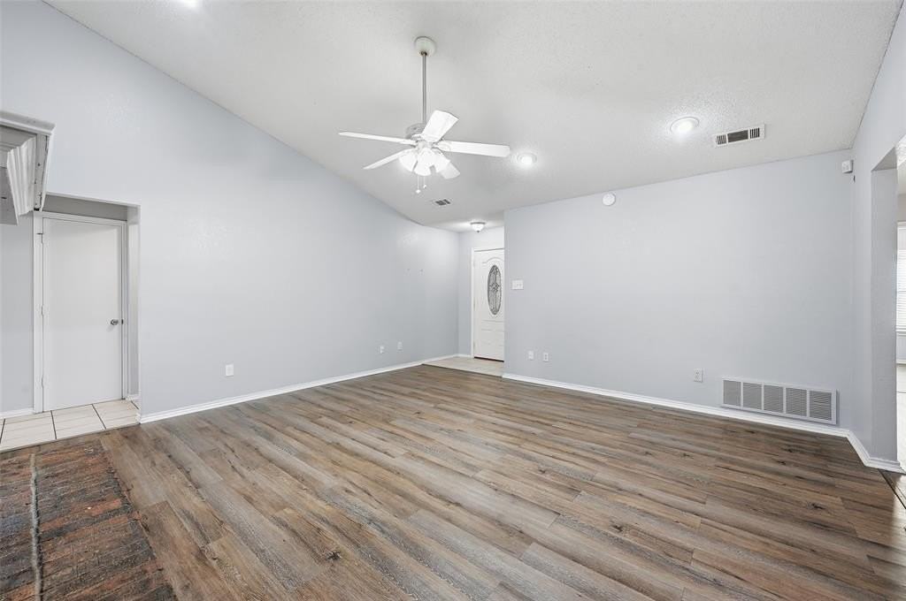 6421 Fairview Dr - Photo 4 of 20