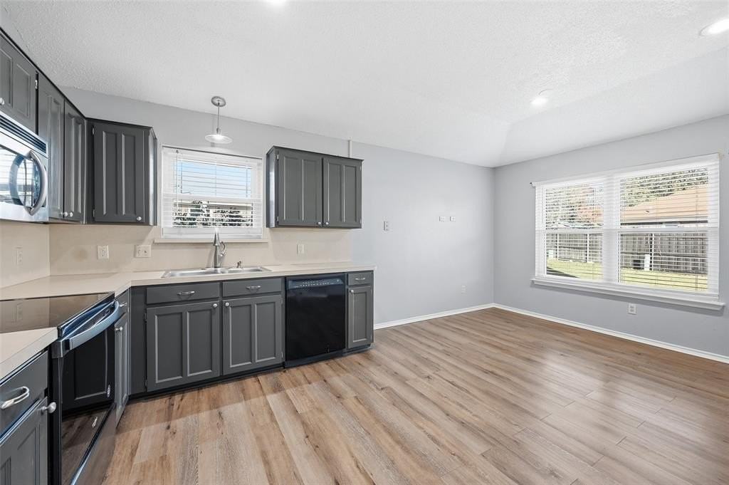 6421 Fairview Dr - Photo 7 of 20