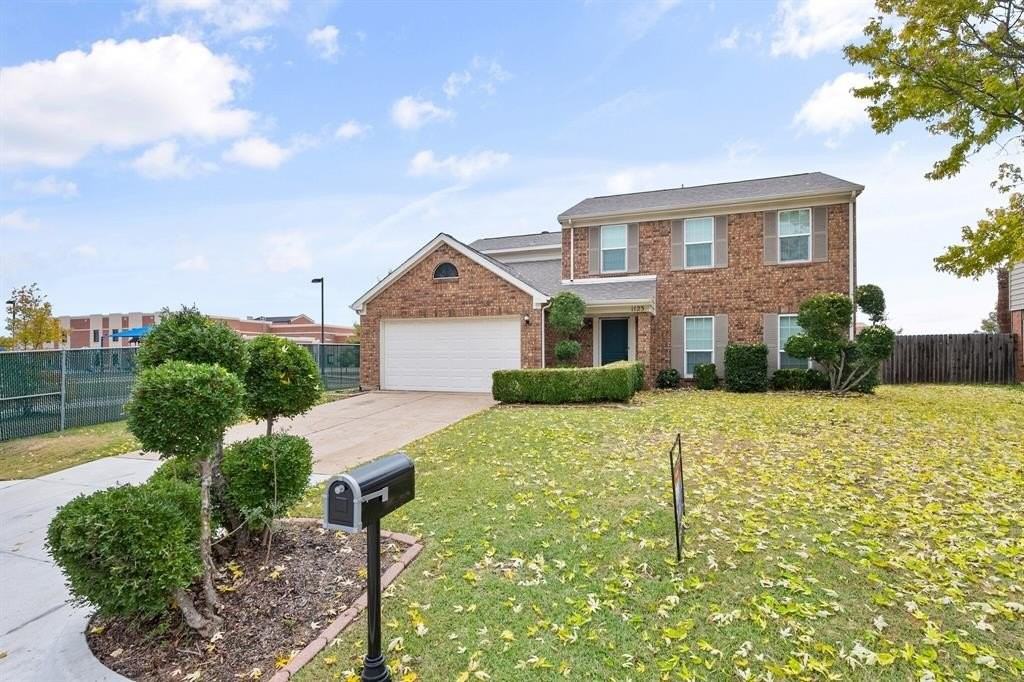 1123 Concord Dr - Photo 3 of 38