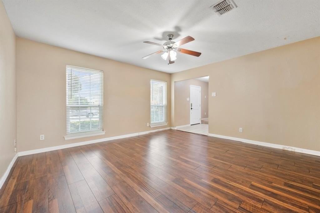 1123 Concord Dr - Photo 7 of 38