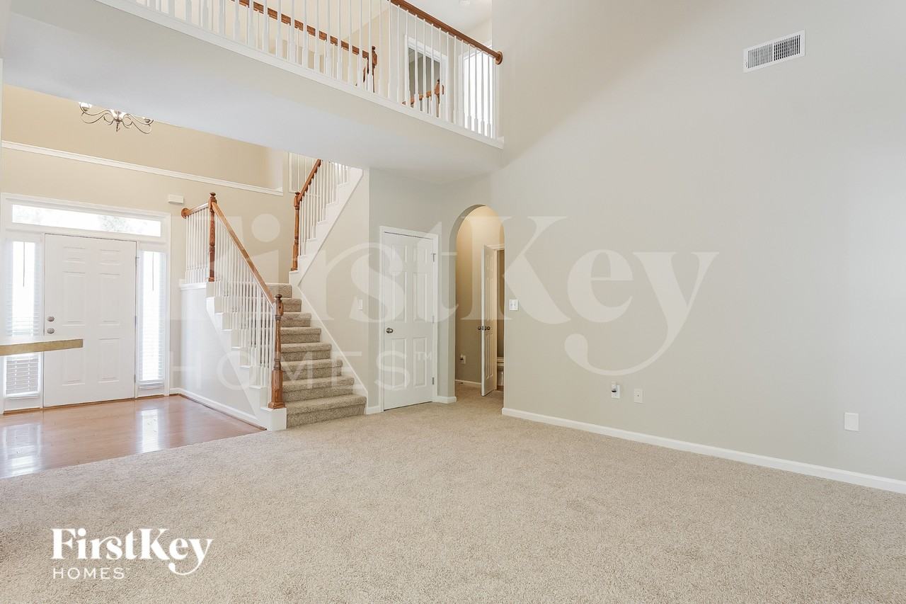 198 Cove Ln - Photo 2 of 15