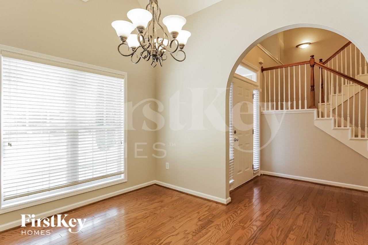 198 Cove Ln - Photo 4 of 15