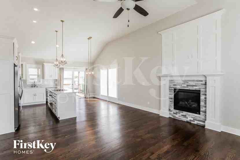 13810 Nw 73rd St - Photo 2 of 15