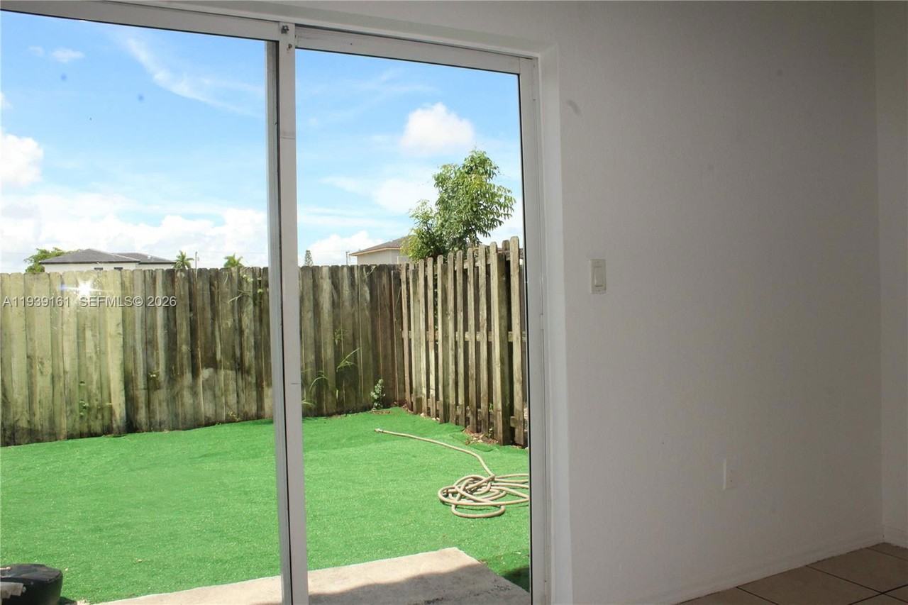 10937 Sw 181st Ter - Photo 5 of 5