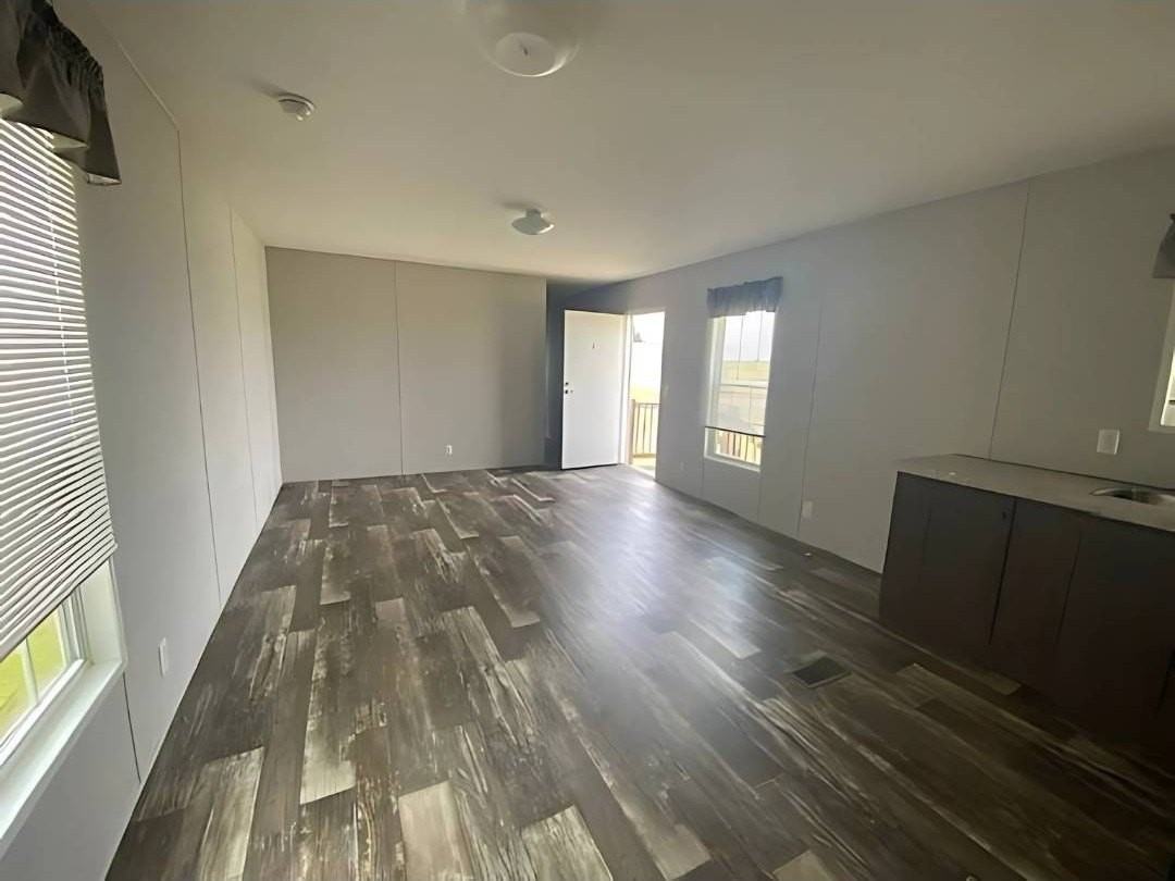 1521 Thomas Dr - Photo 3 of 9