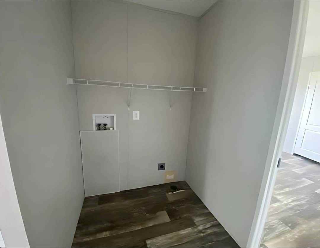 1521 Thomas Dr - Photo 4 of 9