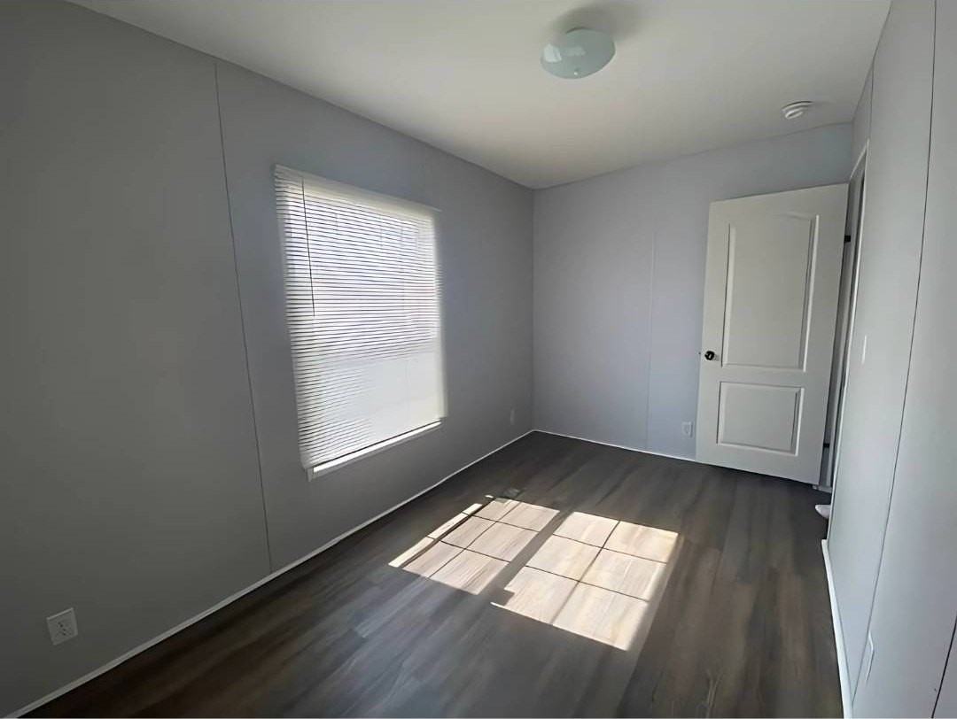 1521 Thomas Dr - Photo 5 of 9