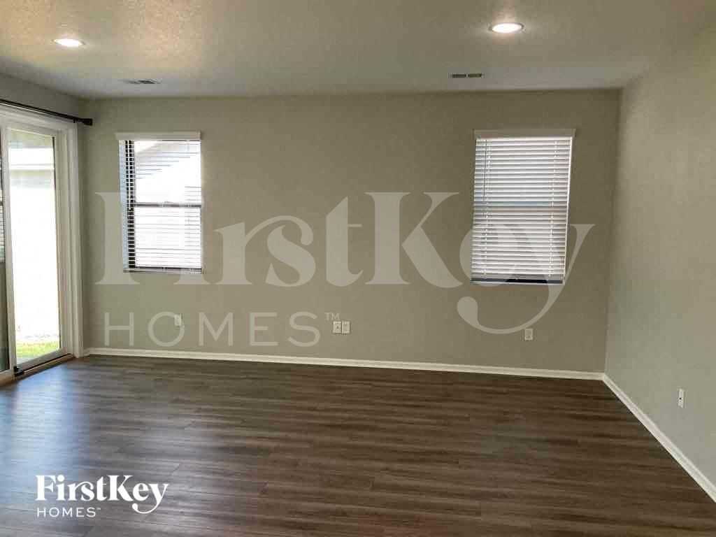 18020 E 100th Ave - Photo 2 of 16