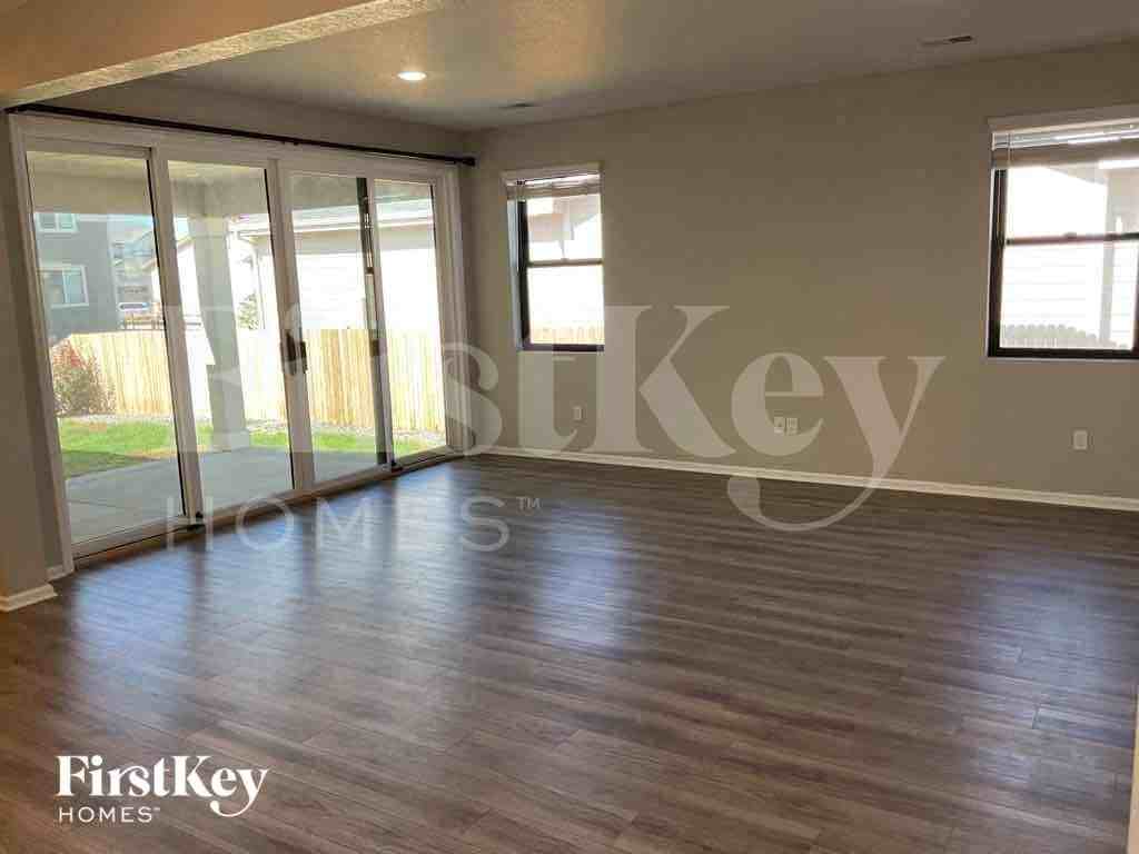 18020 E 100th Ave - Photo 4 of 16