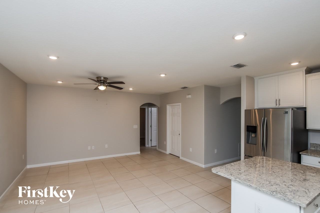 4143 Moccasin Dr - Photo 4 of 15