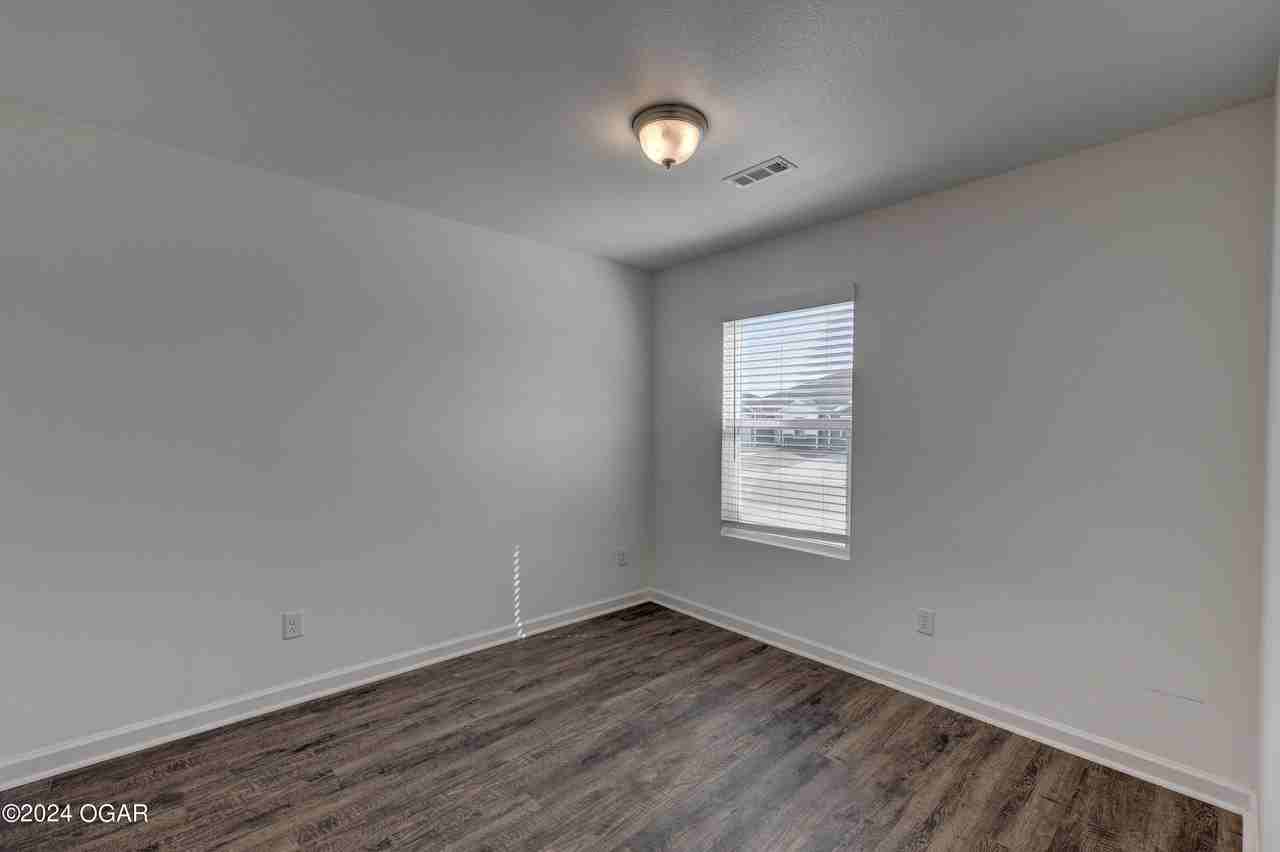 719 Short Leaf Ln - Photo 4 of 25