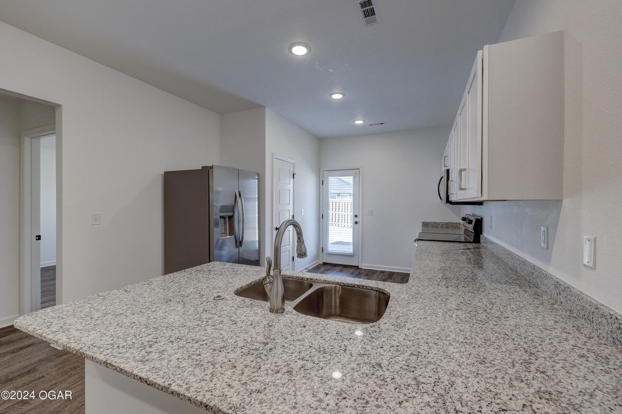 719 Short Leaf Ln - Photo 7 of 25