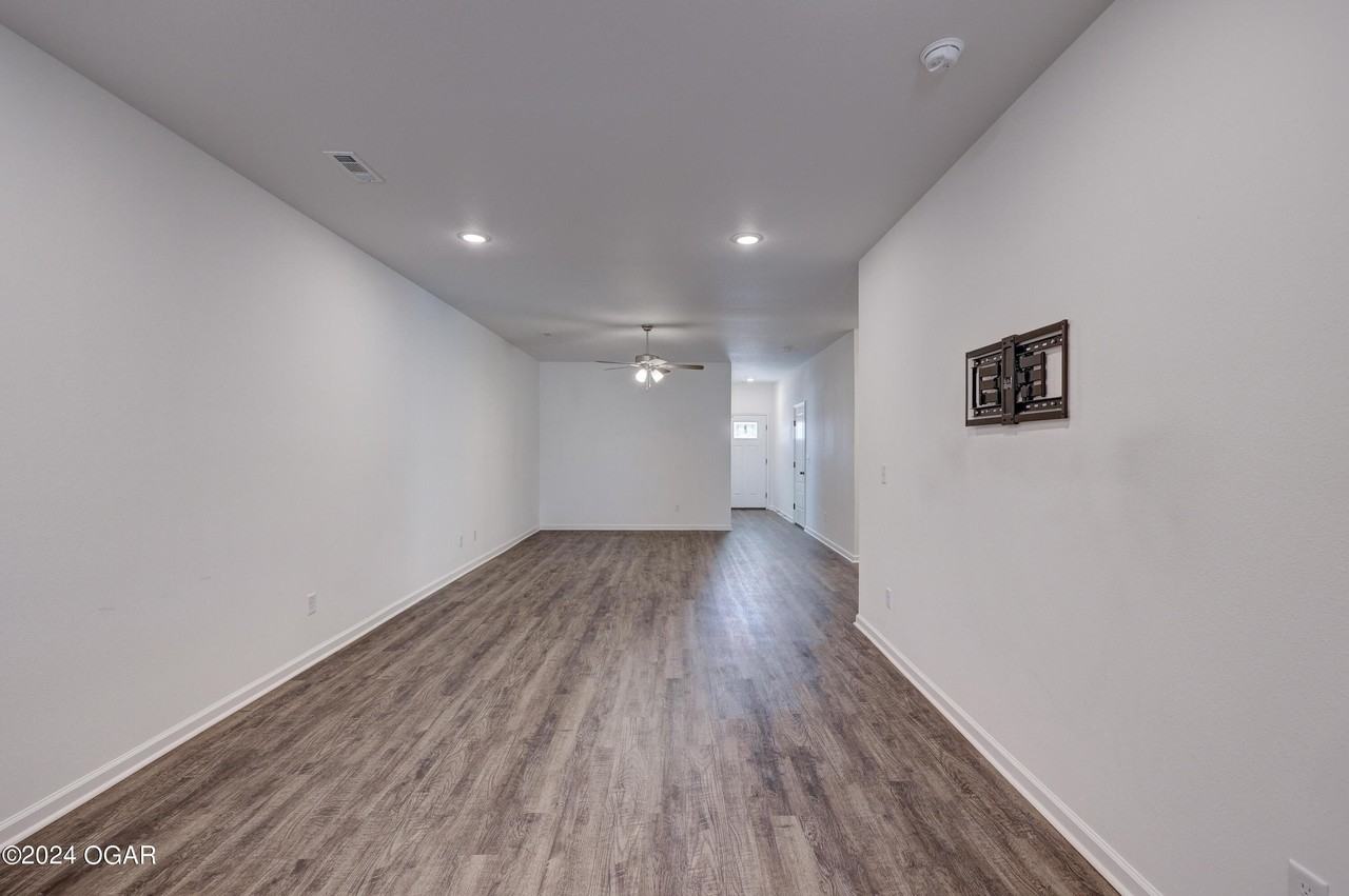 719 Short Leaf Ln - Photo 7 of 25