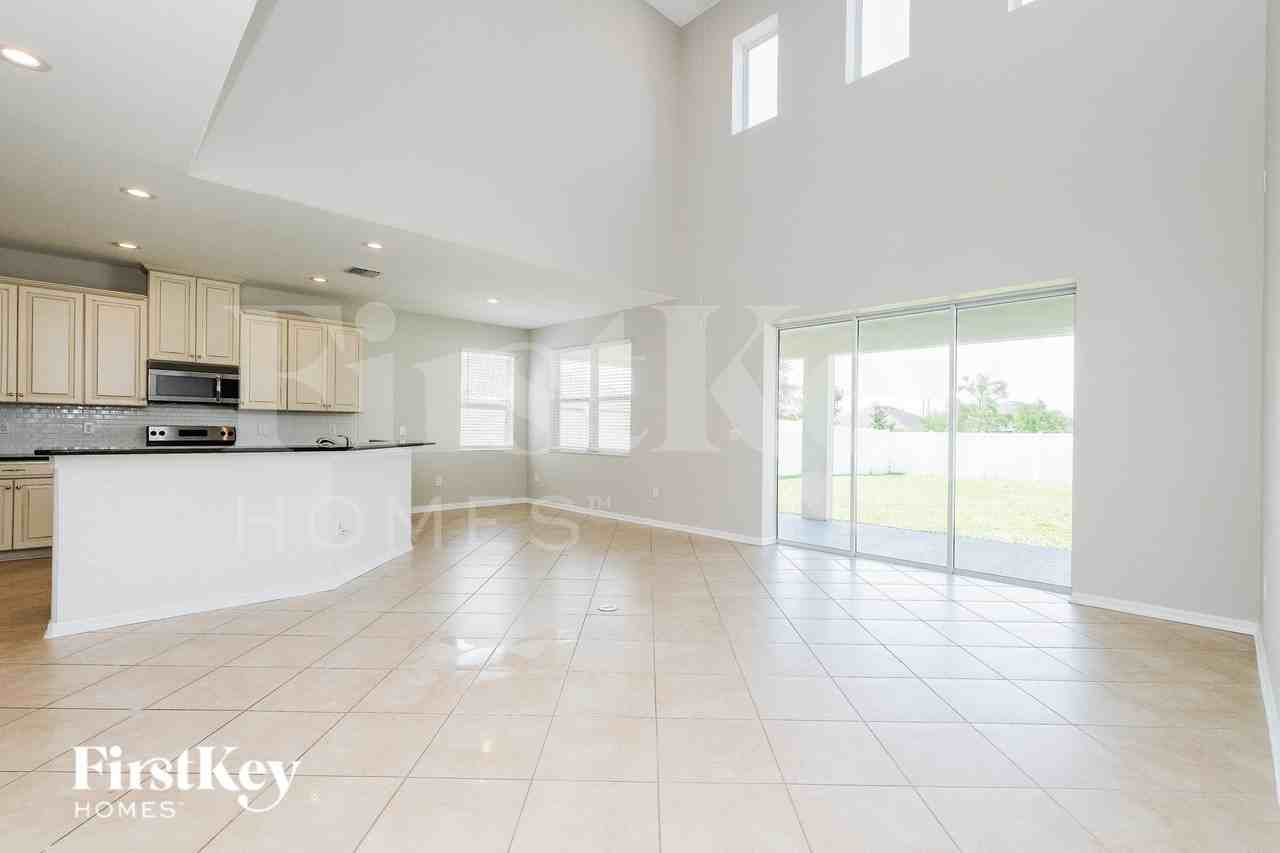 8308 Round Leaf Ln - Photo 3 of 15