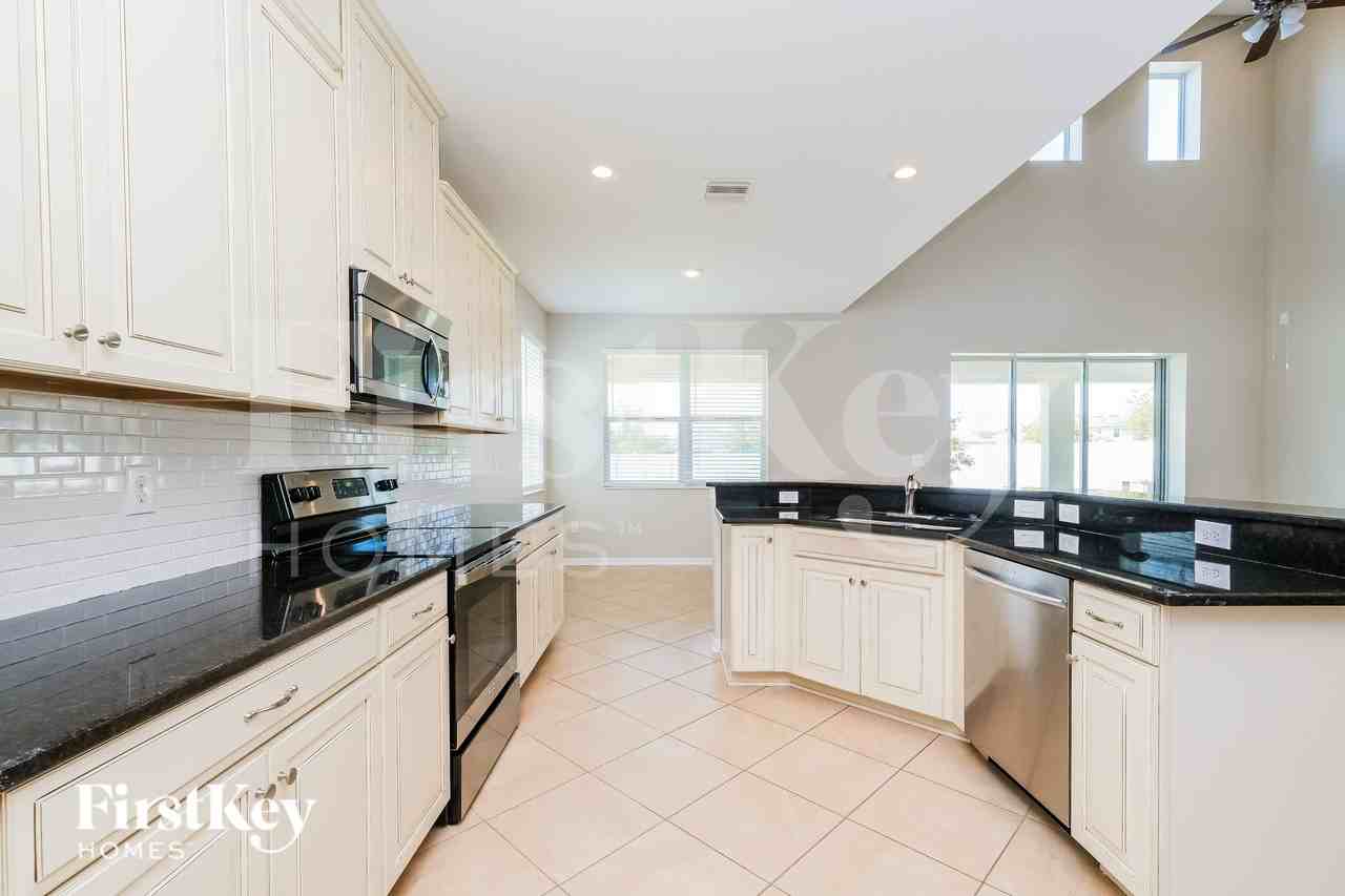 8308 Round Leaf Ln - Photo 5 of 15