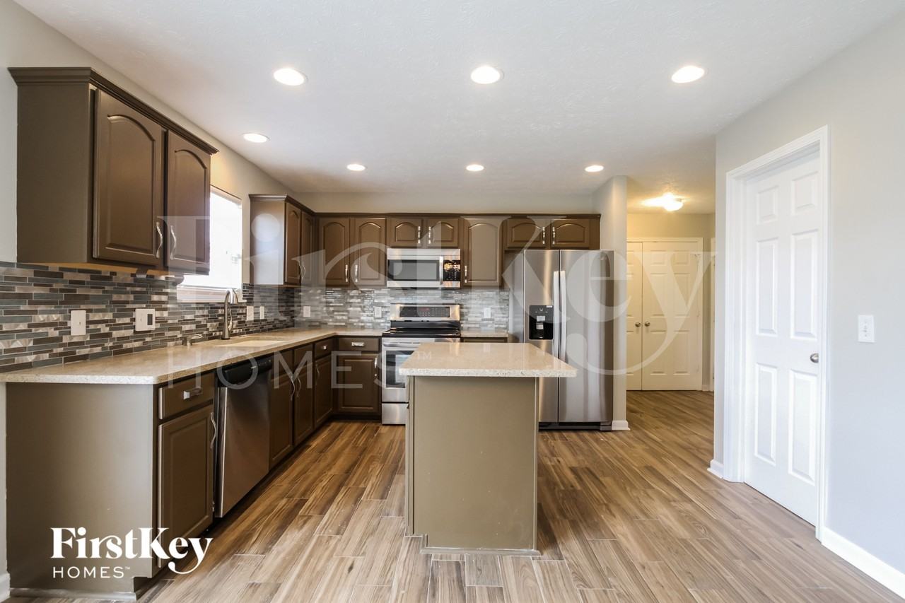 3674 Pickwick Cir - Photo 5 of 15