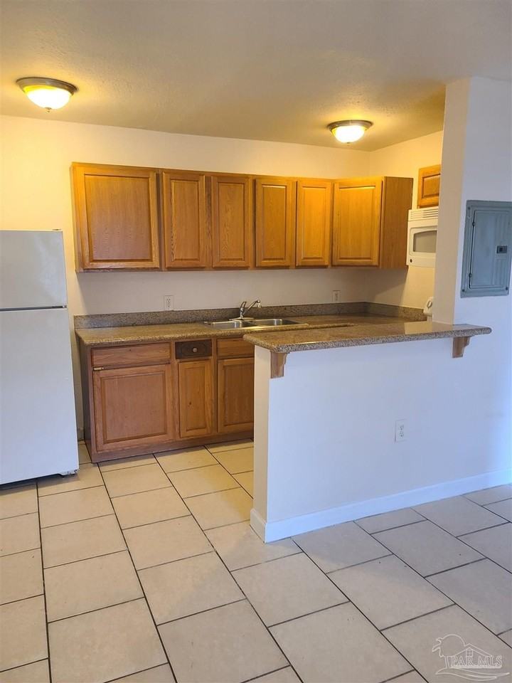 204 Holmes Dr #A - Photo 2 of 7