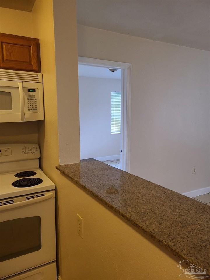 204 Holmes Dr #A - Photo 4 of 7