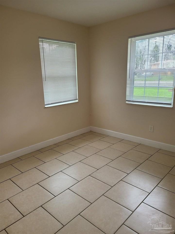 204 Holmes Dr #A - Photo 5 of 7