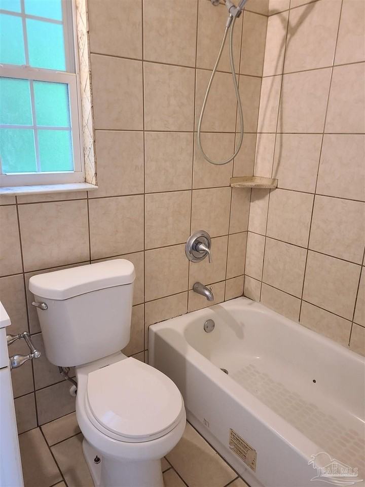 204 Holmes Dr #A - Photo 7 of 7