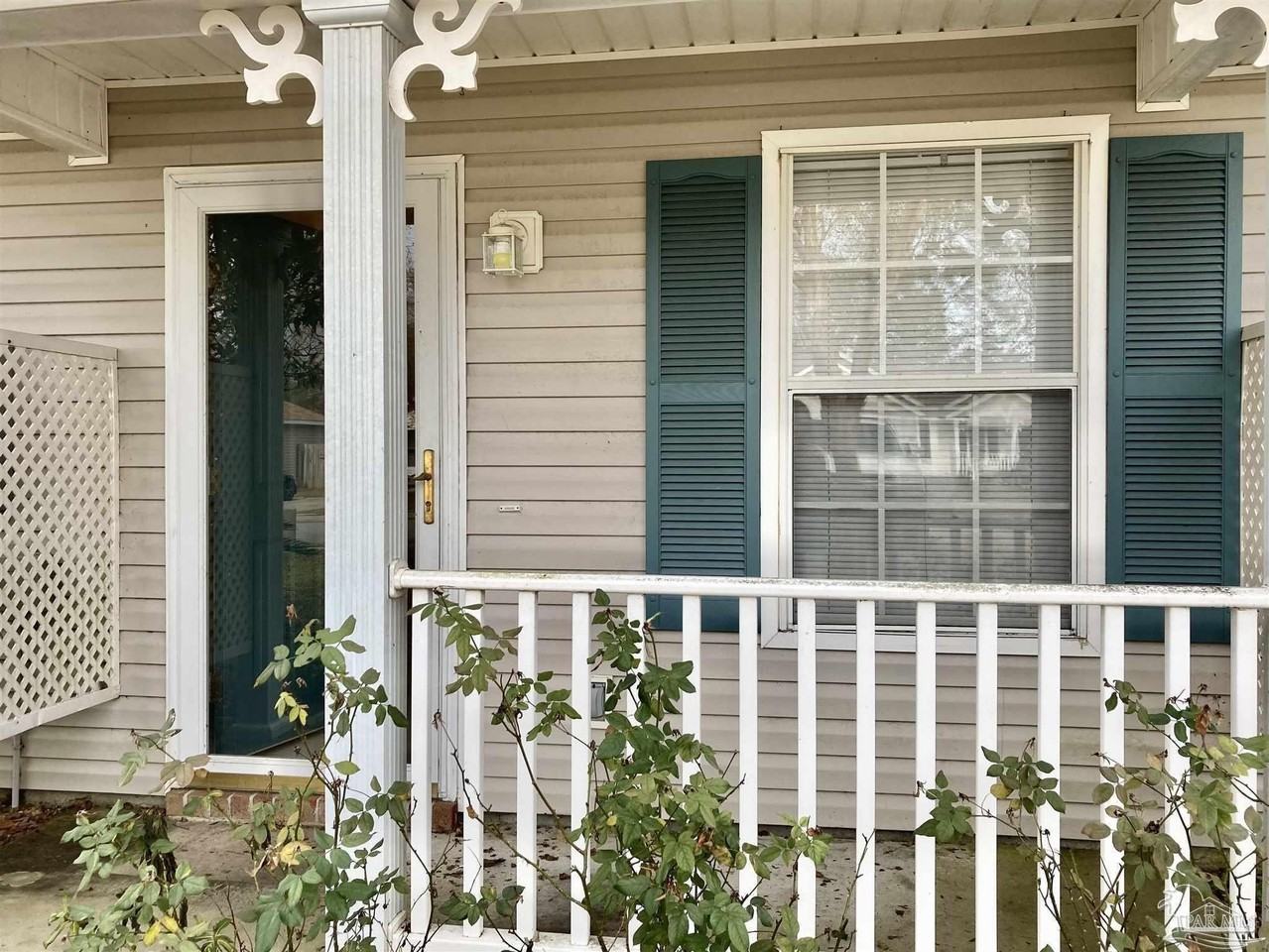 2470 Trailwood Dr - Photo 2 of 37