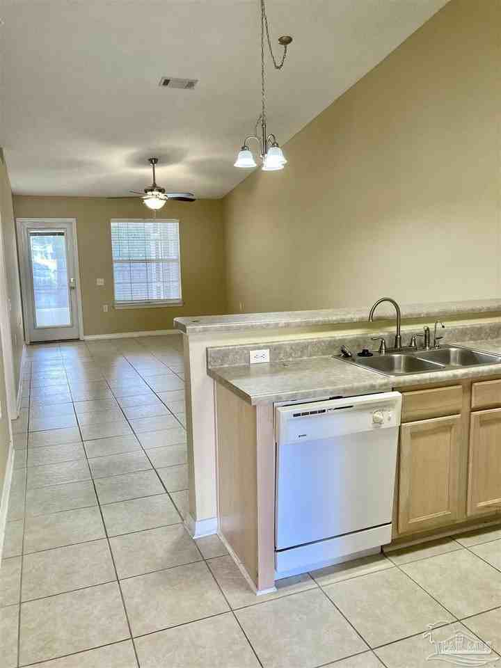 2470 Trailwood Dr - Photo 4 of 37