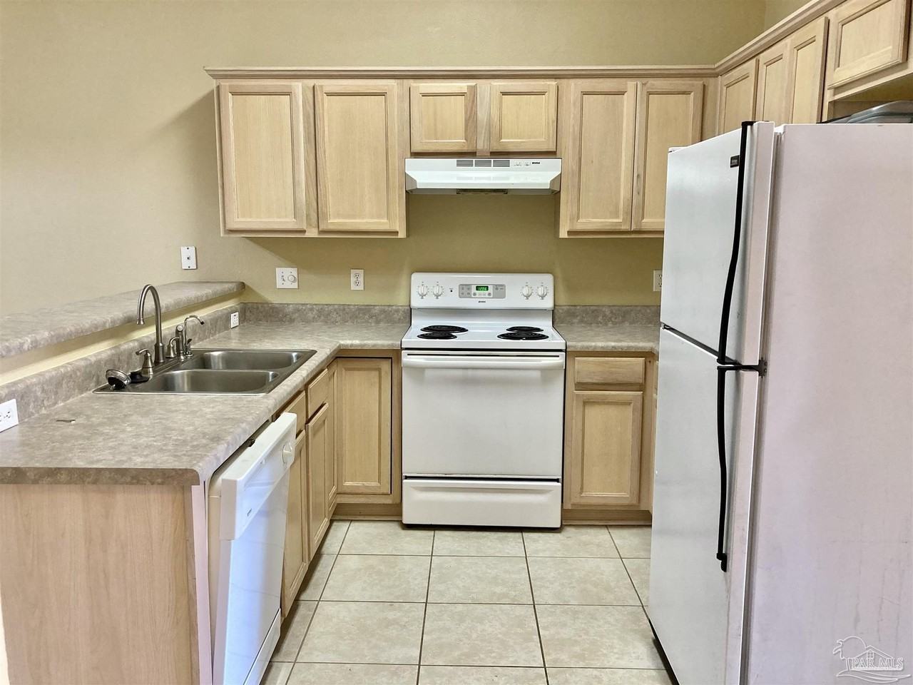 2470 Trailwood Dr - Photo 6 of 37