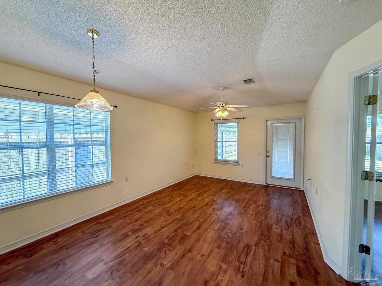 8062 Heirloom Dr - Photo 5 of 16