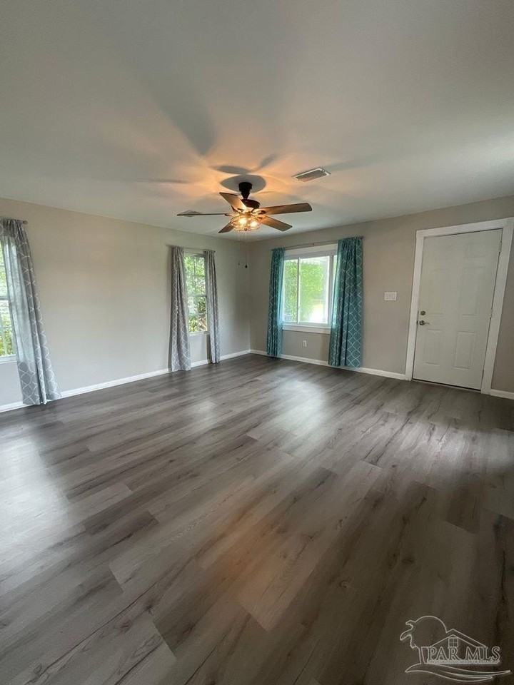 809 W Government St - Photo 2 of 15