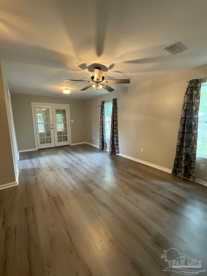 809 W Government St - Photo 6 of 15