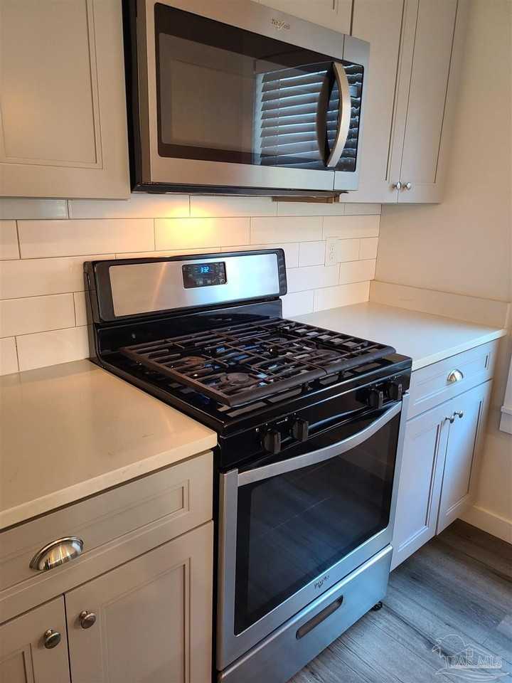 603 N Reus St - Photo 5 of 22