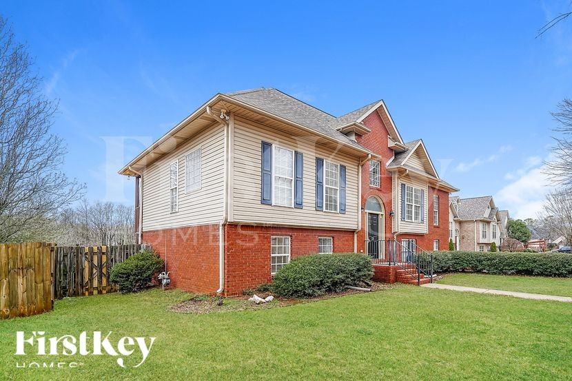 136 Silverstone Ln - Photo 2 of 19