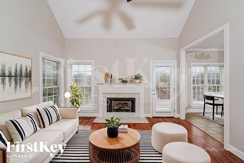 136 Silverstone Ln - Photo 4 of 19