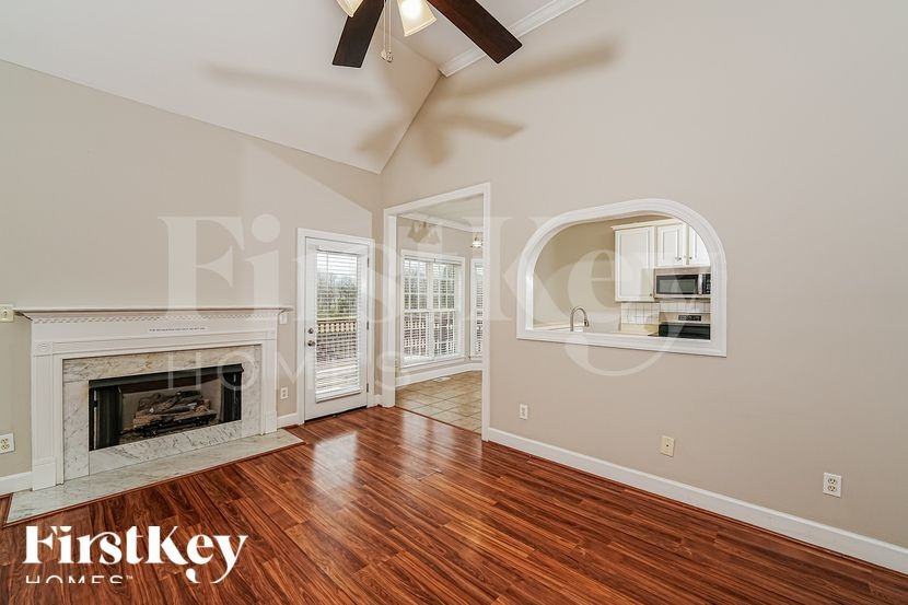 136 Silverstone Ln - Photo 5 of 19