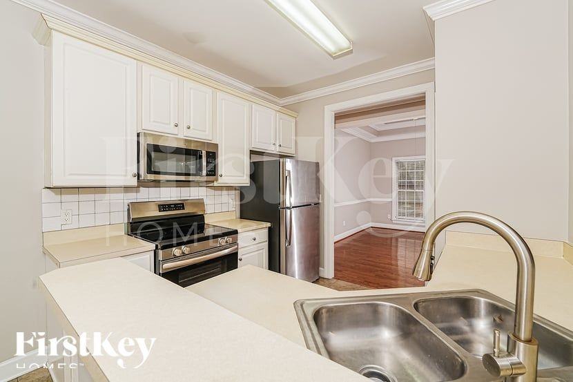 136 Silverstone Ln - Photo 7 of 19