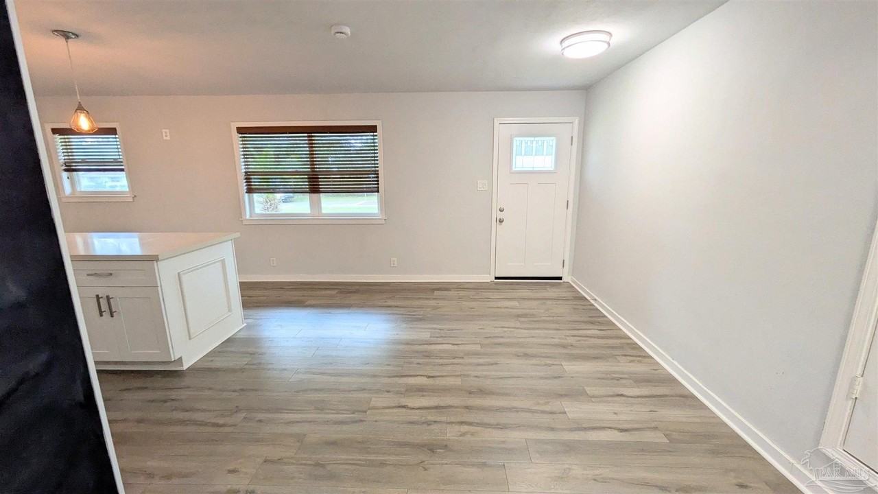 5912 Sarah Dr - Photo 4 of 36