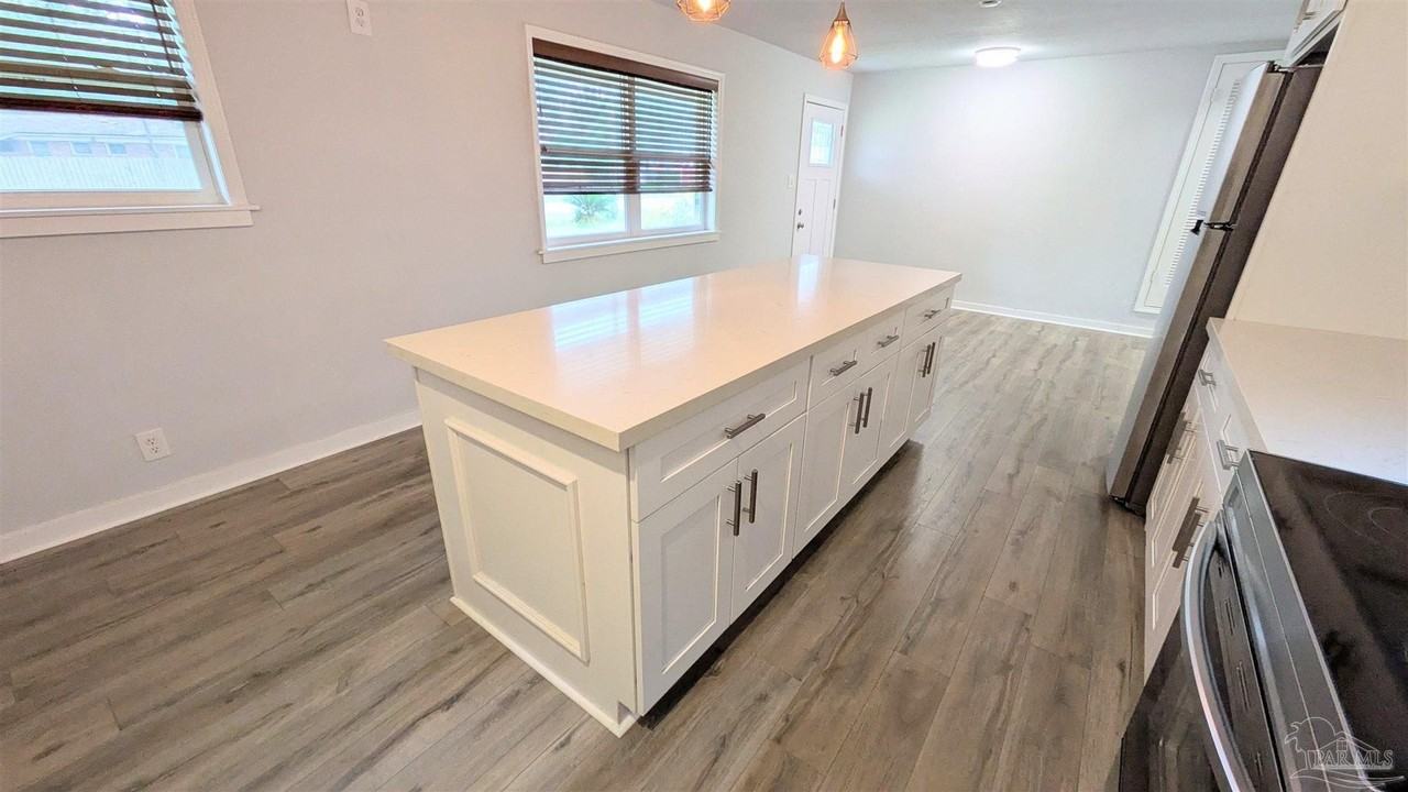 5912 Sarah Dr - Photo 7 of 36